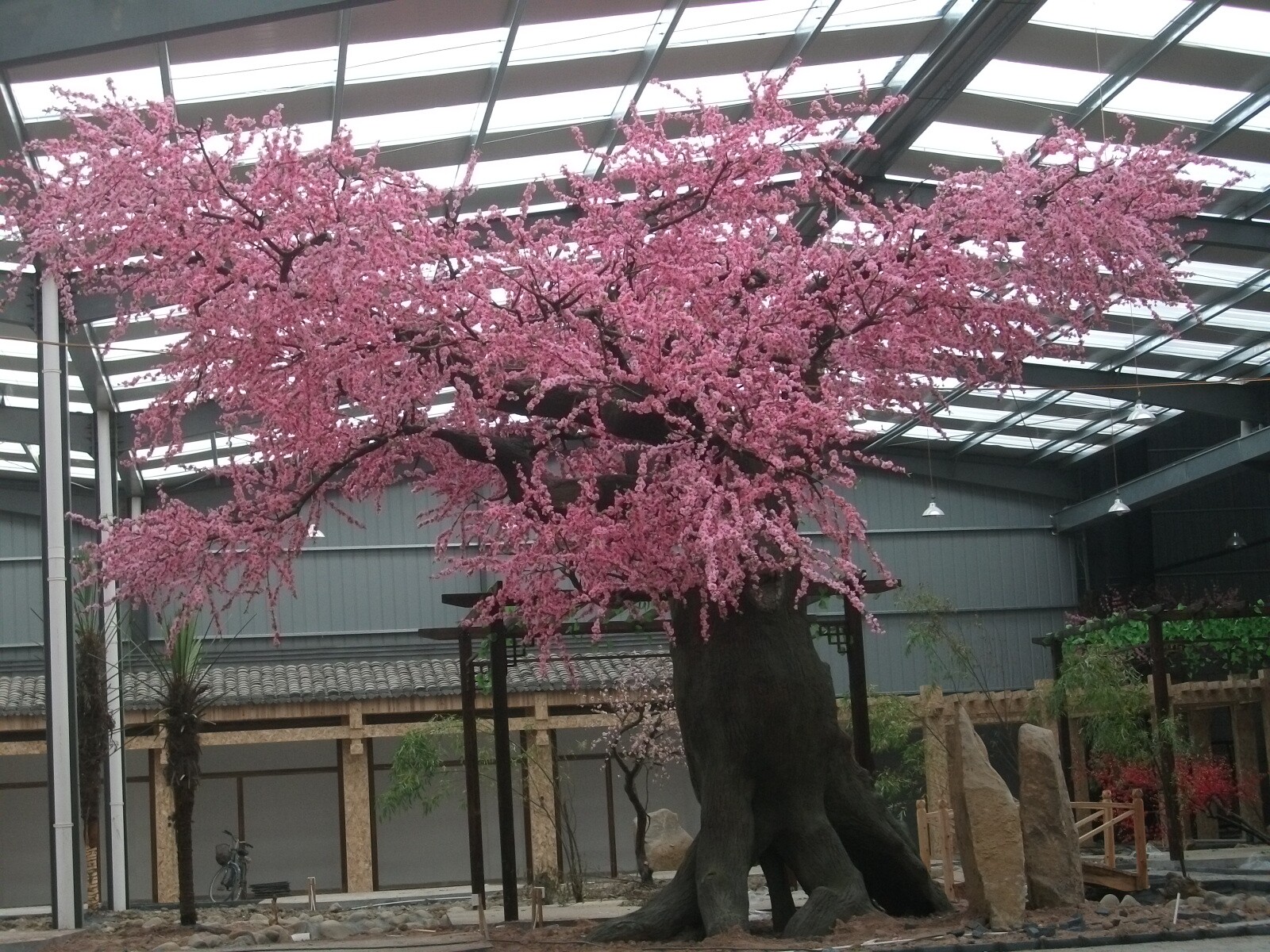 浙江常州三勤生態(tài)酒店仿真桃花樹工程 浙江常州三勤生態(tài)酒店仿真桃花樹工程