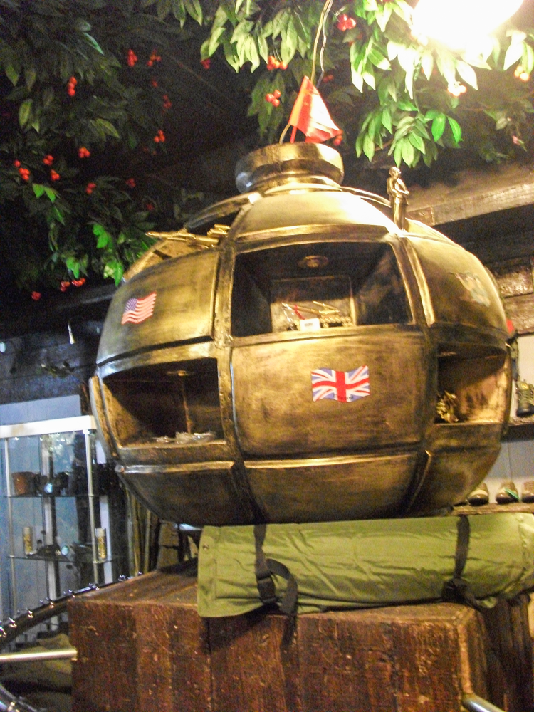 香港軍味兒服飾包柱仿真樹連鎖工程